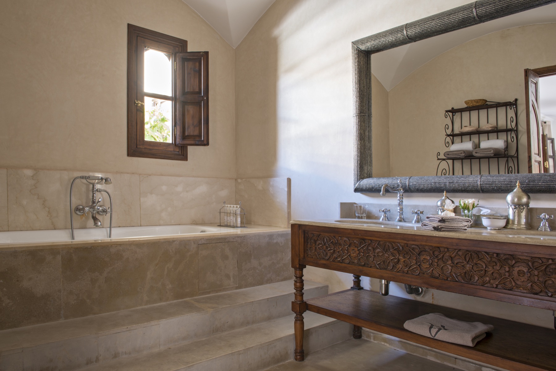 Large Suite with Private Terrace — Villa des Orangers